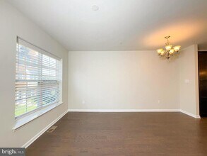 7105 Rowlock Aly in Calverton, MD - Foto de edificio - Building Photo