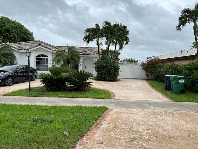 15765 SW 139th Ave in Miami, FL - Building Photo - Building Photo