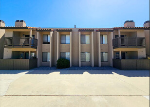 The Vine Apartments in Lakeside, CA - Foto de edificio - Building Photo