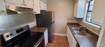 7250 Hilburn Rd in Pensacola, FL - Building Photo - Building Photo