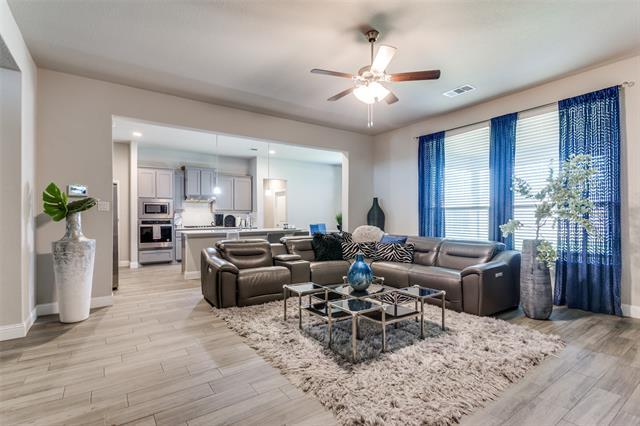 803 Virginia Dr in Mansfield, TX - Foto de edificio - Building Photo