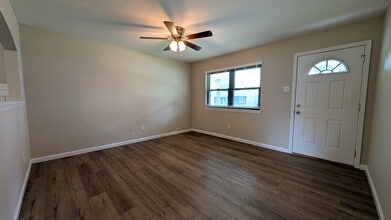 809 Jacobs Ln in O'Fallon, MO - Building Photo - Building Photo