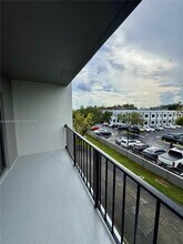10431 N Kendall Dr in Miami, FL - Building Photo - Building Photo
