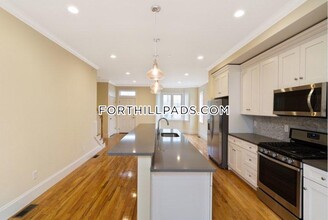 3 Putnam Pl, Unit 1 in Boston, MA - Building Photo - Building Photo