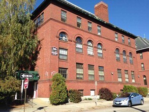 124 Orange St in Manchester, NH - Building Photo - Building Photo