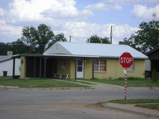 1310 7th St in Eunice, NM - Building Photo