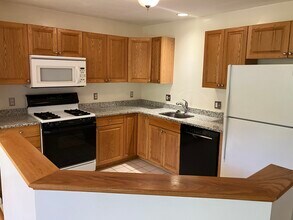 36 Cambridge Rd, Unit #23 in Woburn, MA - Building Photo - Building Photo