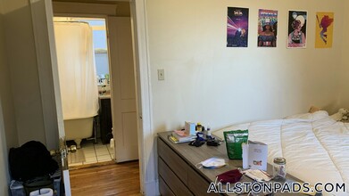 1185 Commonwealth Ave in Boston, MA - Building Photo - Building Photo