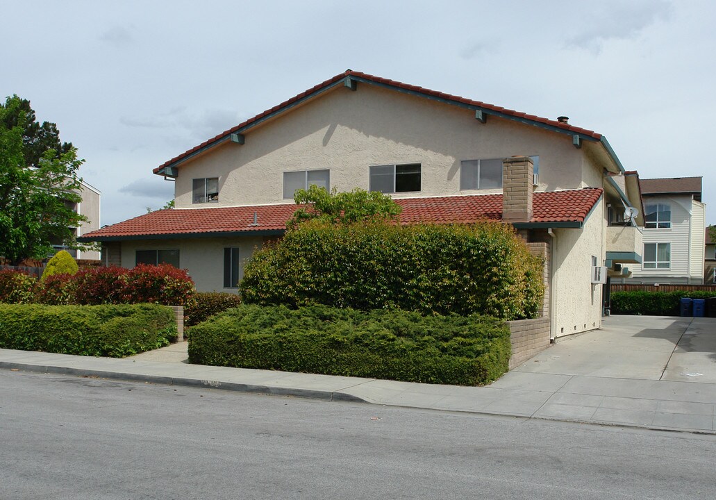 499 La Conner Dr in Sunnyvale, CA - Building Photo