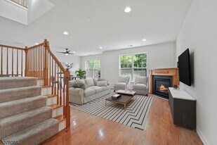 45 Swing Bridge Ln, Unit 2B-2116 in South Bound Brook, NJ - Building Photo
