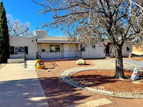 615 Valencia Dr SE in Albuquerque, NM - Building Photo - Building Photo