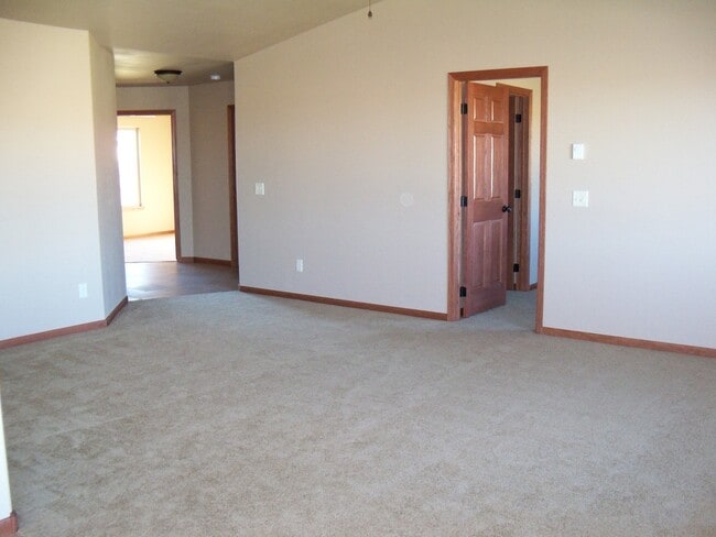 512 Sapphire Ln in Rapid City, SD - Building Photo - Building Photo