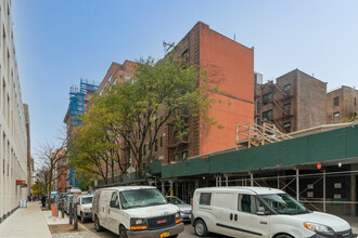 30 Clinton St in Brooklyn, NY - Foto de edificio - Building Photo