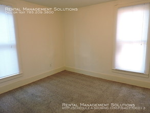 425 SW Taylor-Unit -2 in Topeka, KS - Foto de edificio - Building Photo