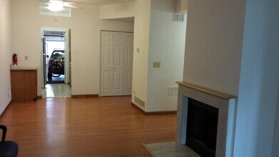 7477 Singing Hills Dr, Unit F101 in Boulder, CO - Building Photo - Building Photo