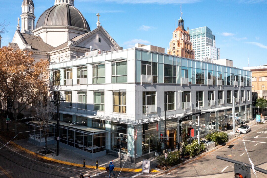 The Cathedral Building in Sacramento, CA - Foto de edificio