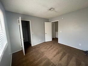 44 Sirnoble St in Las Vegas, NV - Building Photo - Building Photo
