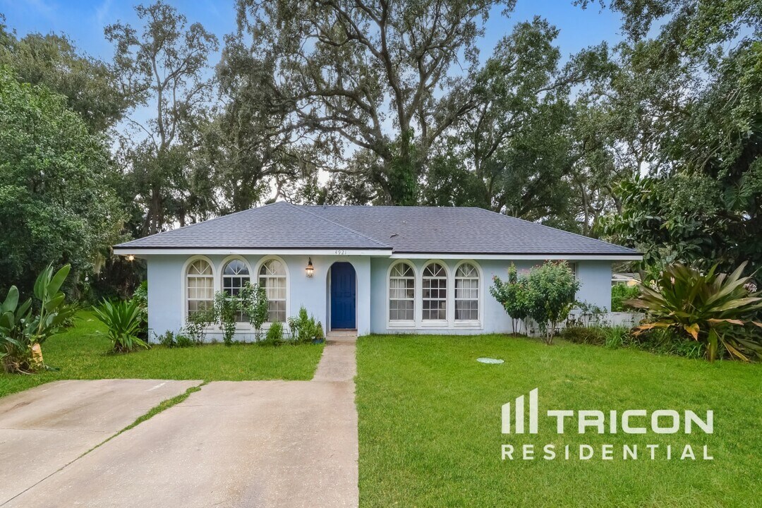 4921 Simmons Rd in Orlando, FL - Building Photo