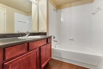 Prairie Ranch Apartment Homes in Grand Prairie, TX - Foto de edificio - Building Photo