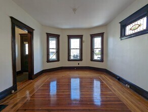 298 Highland Ave, Unit 1 in Somerville, MA - Building Photo - Building Photo