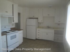 211 W Orange St in Santa Maria, CA - Foto de edificio - Building Photo
