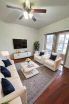 209 Madison Ave in Toronto, ON - Building Photo