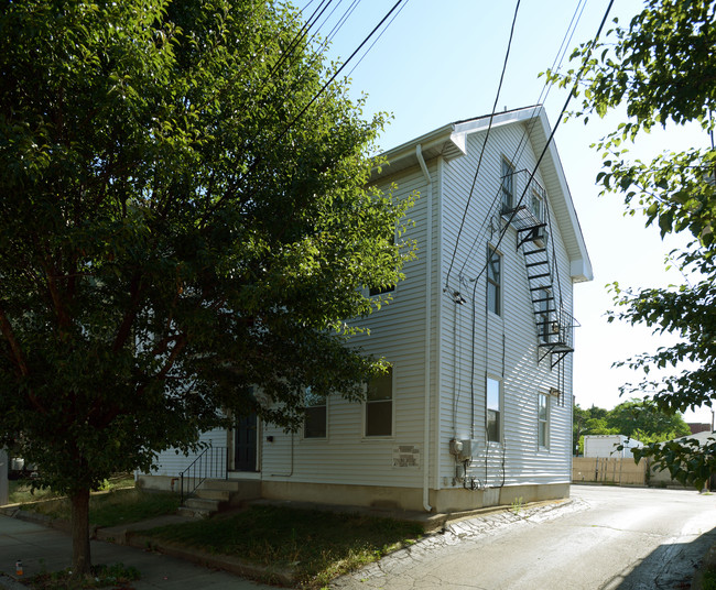 6-8 West St in Pawtucket, RI - Foto de edificio - Building Photo