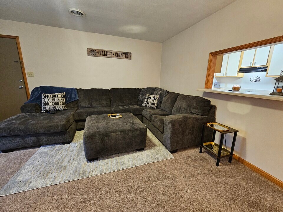 1502 Emerald Lake Cir, Unit 304 in Elizabeth City, NC - Building Photo