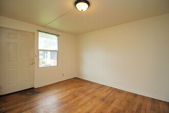 6901-6923-6923 NE Prescott St in Portland, OR - Building Photo - Building Photo