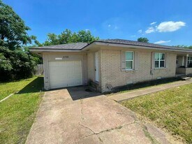6728 K Ave in Plano, TX - Building Photo