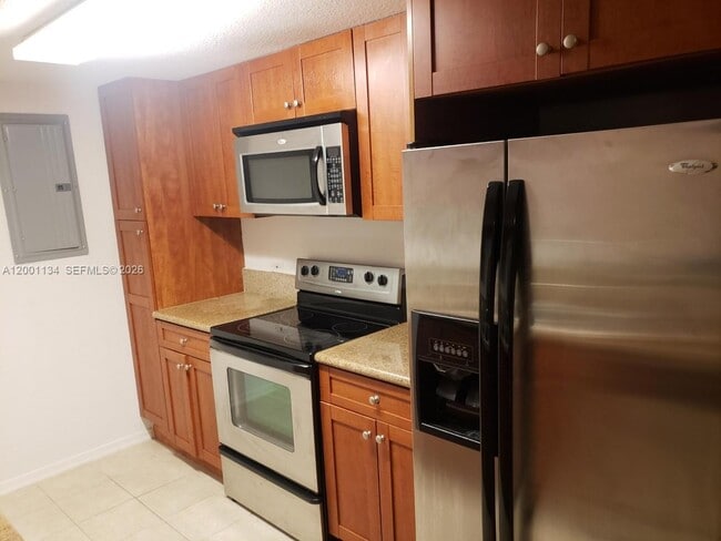 36 NW 6th Ave, Unit 906 in Miami, FL - Foto de edificio - Building Photo