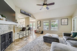 1103 Chickory Ct in Leander, TX - Foto de edificio - Building Photo