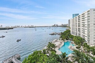 910 West Ave, Unit 0629 in Miami Beach, FL - Building Photo