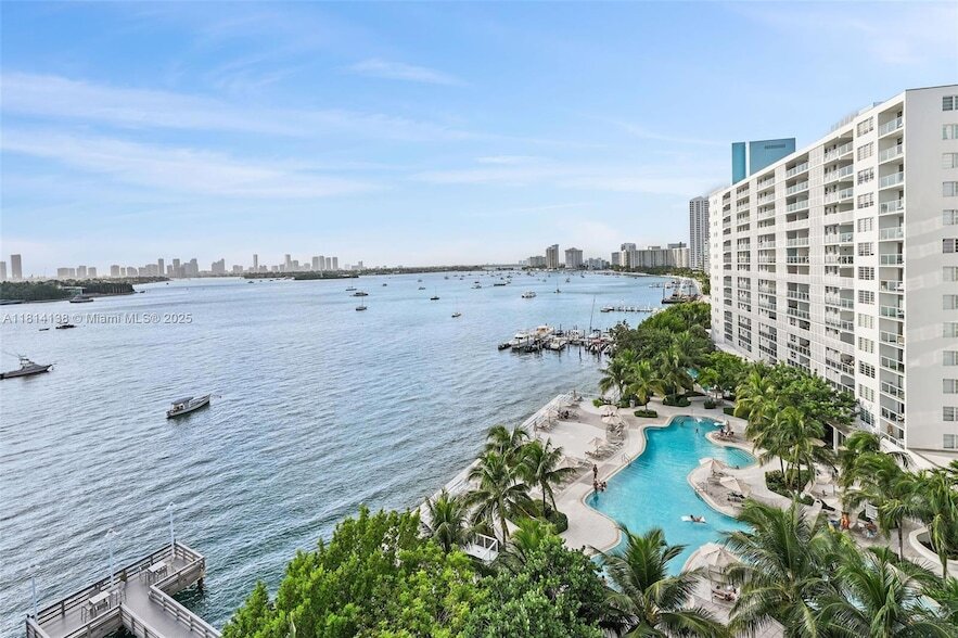 910 West Ave, Unit 0629 in Miami Beach, FL - Building Photo