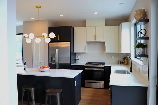 Lions Park Row in Mount Prospect, IL - Foto de edificio - Building Photo