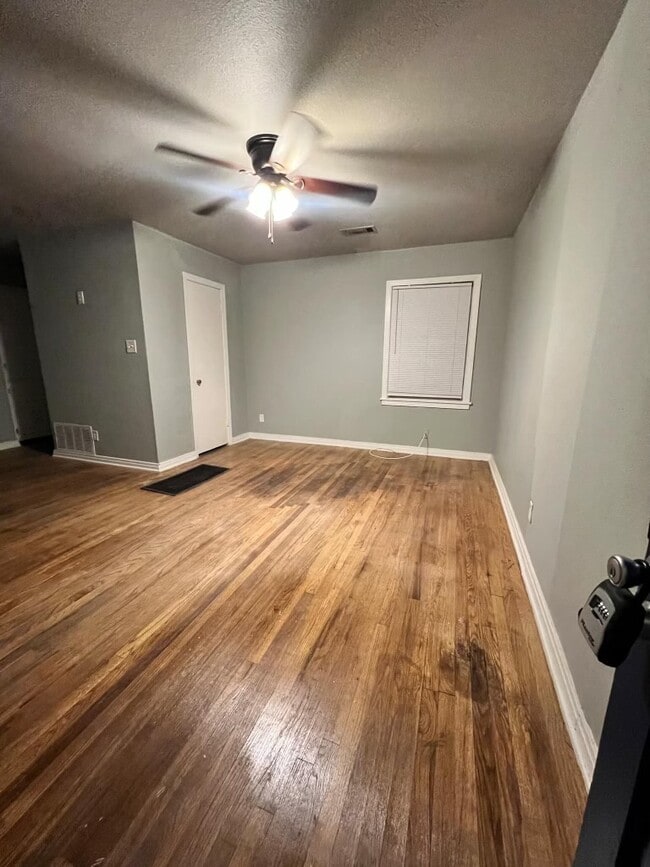 107 E Comay Cir in Belton, TX - Building Photo - Building Photo