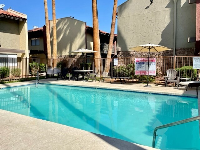 La Quinta Townhomes in La Quinta, CA - Building Photo