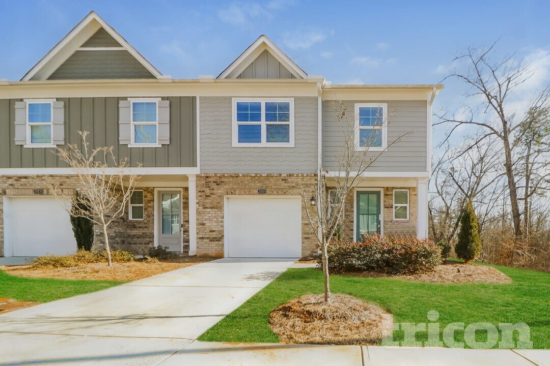 2005 Rosemary Park Ln in Lawrenceville, GA - Building Photo