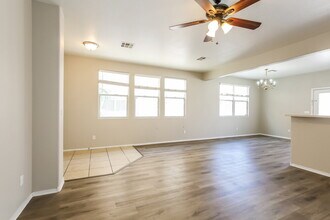 332 Plum Horse Ave in North Las Vegas, NV - Building Photo - Building Photo