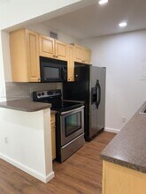10794 N Kendall Dr in Miami, FL - Building Photo - Building Photo