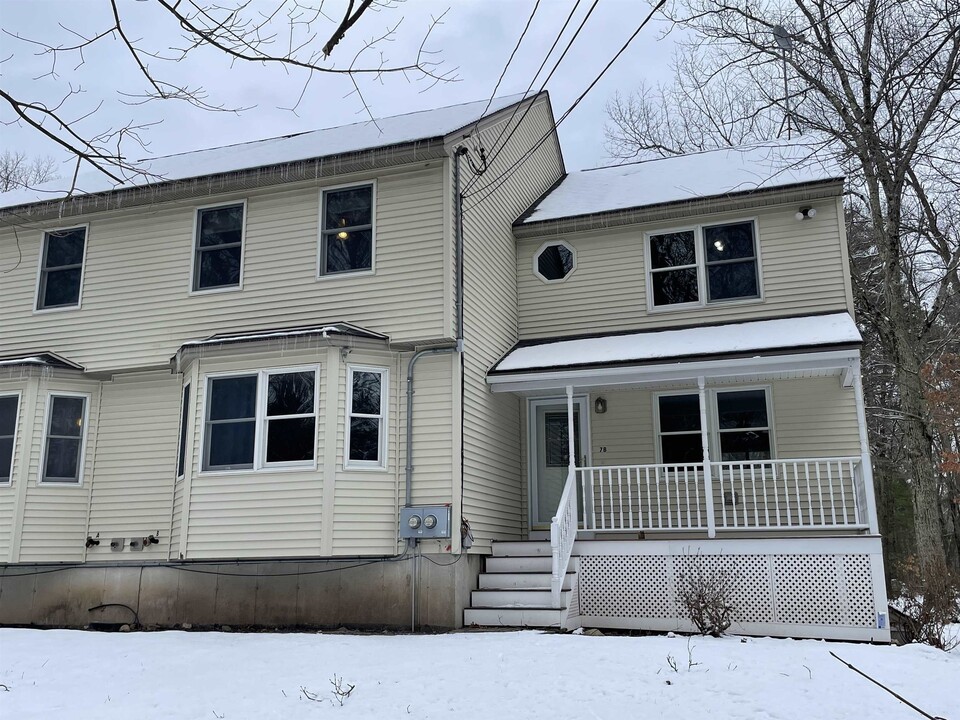 7 Leblanc Rd in Pelham, NH - Foto de edificio