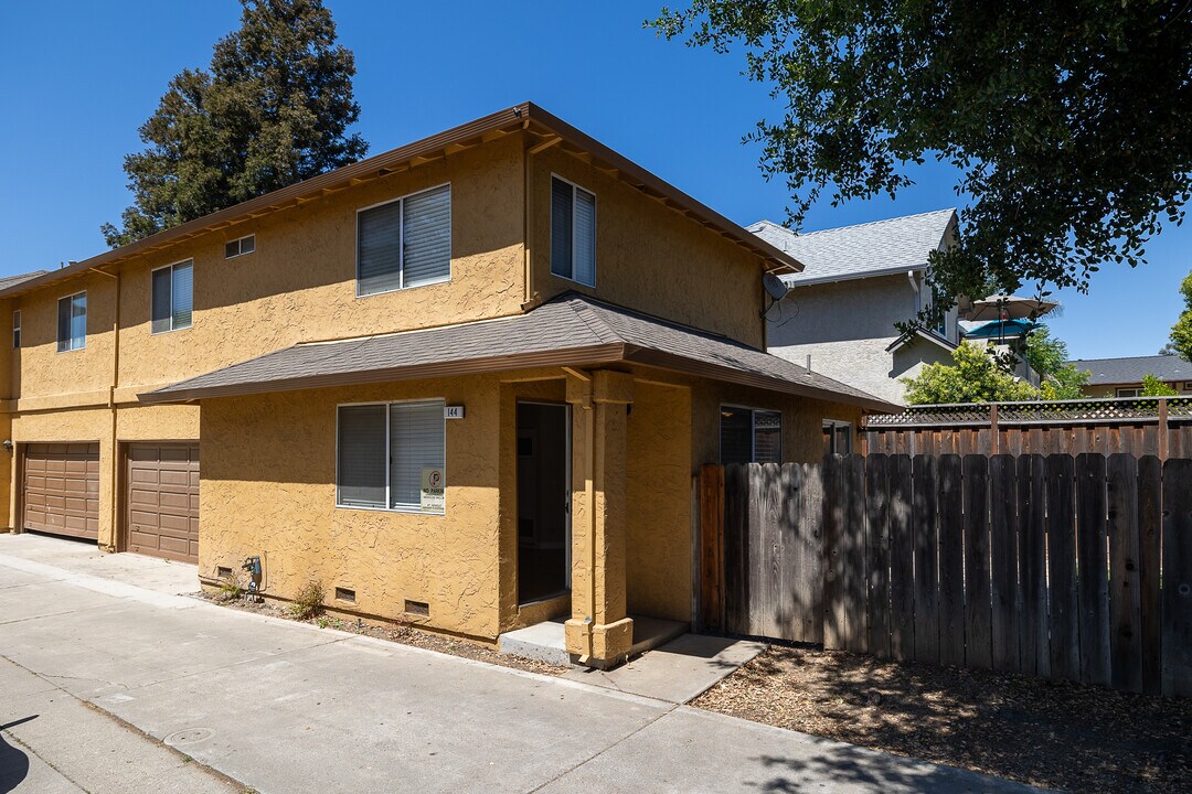 144 W Main Ave in Morgan Hill, CA - Building Photo