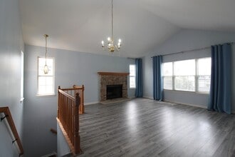 2434 Dickens Dr in Aurora, IL - Building Photo - Building Photo