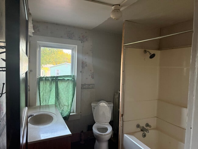 401 Loch Lomond Rd in Philipsburg, PA - Building Photo - Building Photo