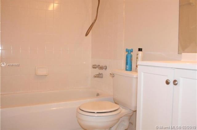 6245 SW Kendale Lakes Cir-Unit -202 in Miami, FL - Foto de edificio