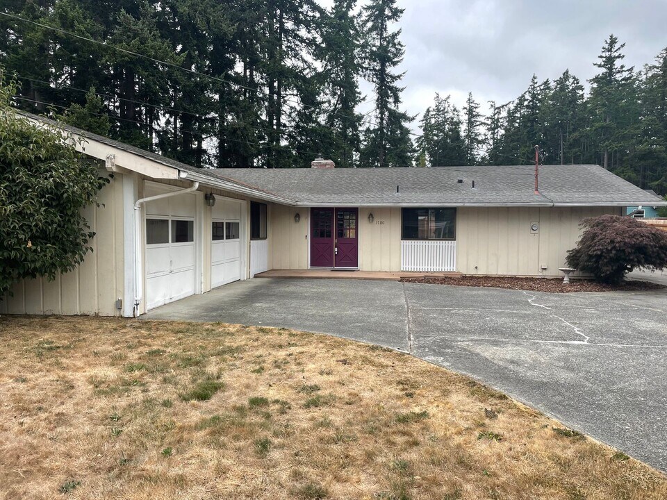 1780 NE 11th Ave in Oak Harbor, WA - Building Photo