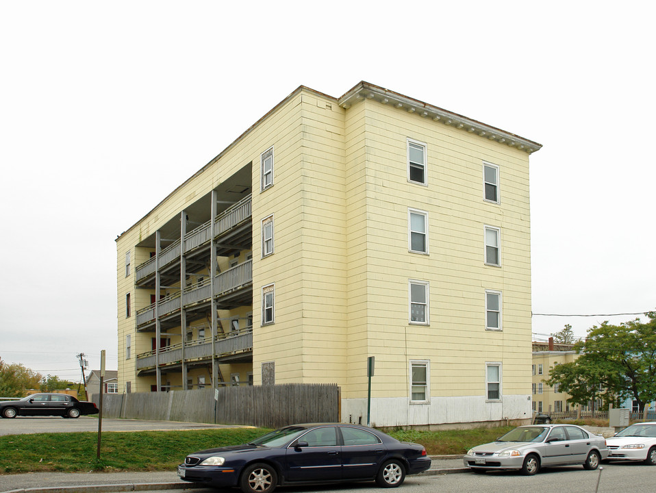 320-322 Bates St in Lewiston, ME - Building Photo