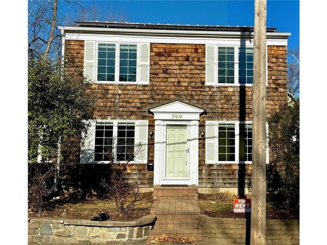 property at 709 Wayzata Blvd E