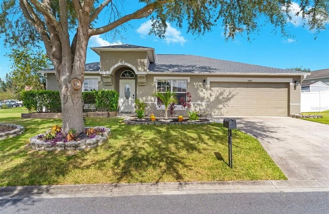 8426 Greystone Dr in Lakeland, FL - Building Photo