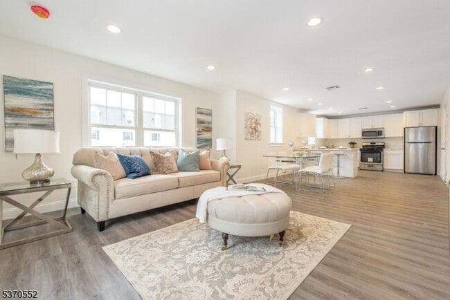 35 2nd St